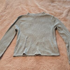 SO Shimmering Gray Ribbed Top